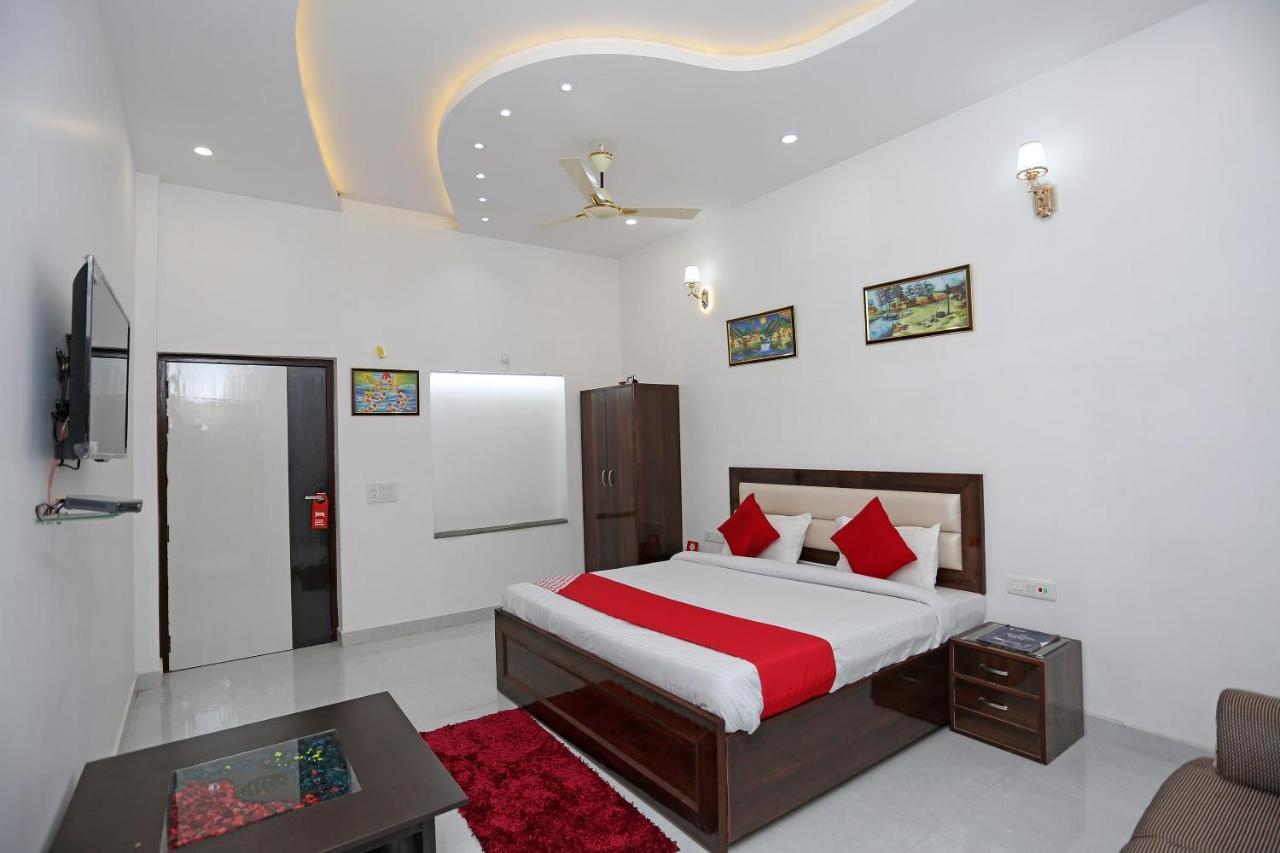 Hotel Rest Palace Agra  Exteriör bild