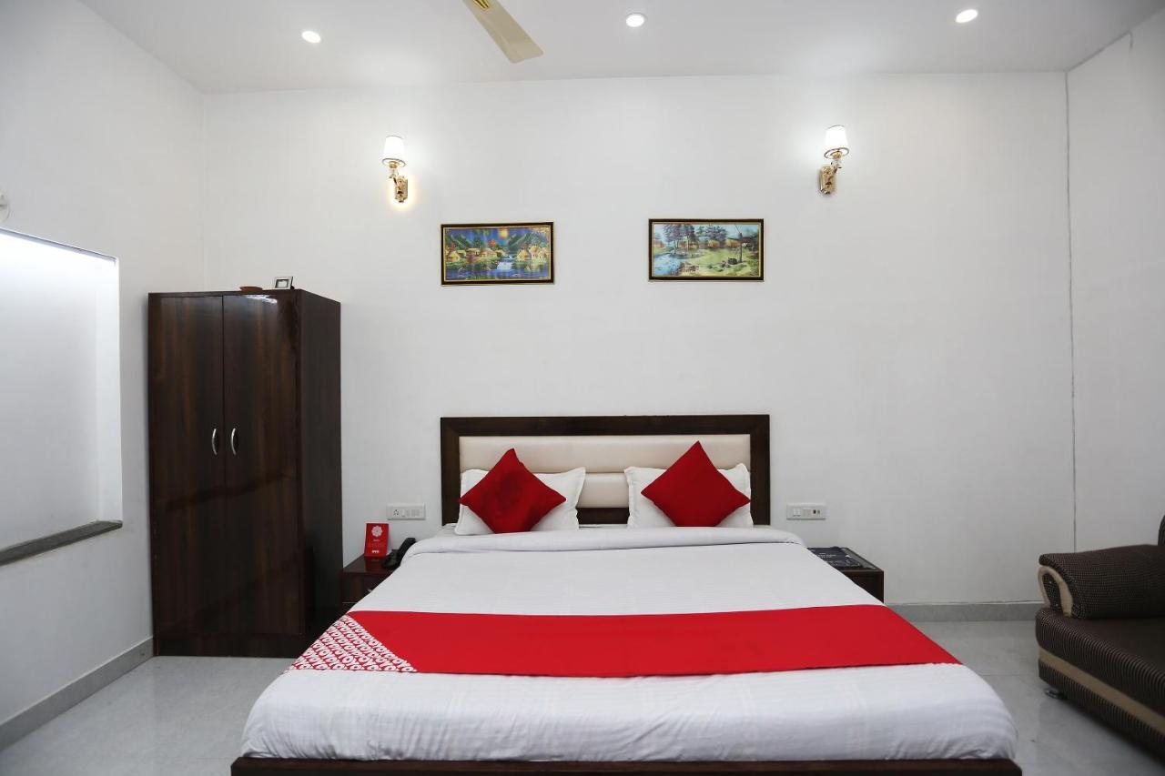 Hotel Rest Palace Agra  Exteriör bild